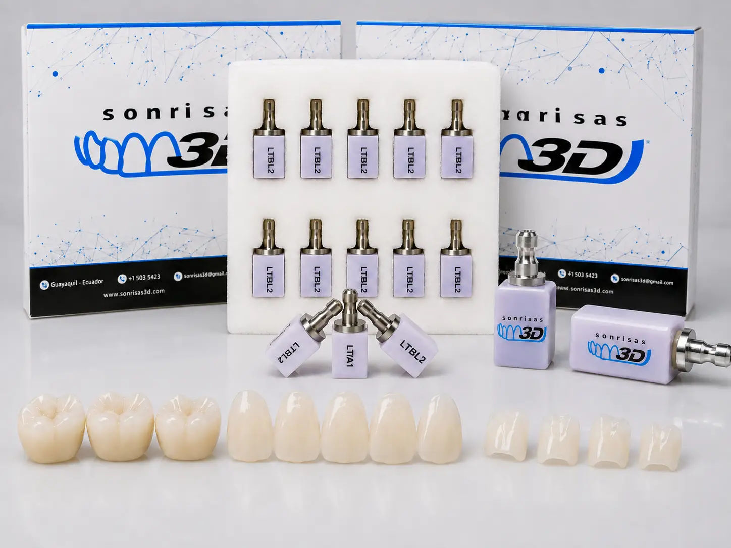 Coronas y carillas de disilicato de litio e.max junto a bloques CAD/CAM utilizados por Sonrisas 3D